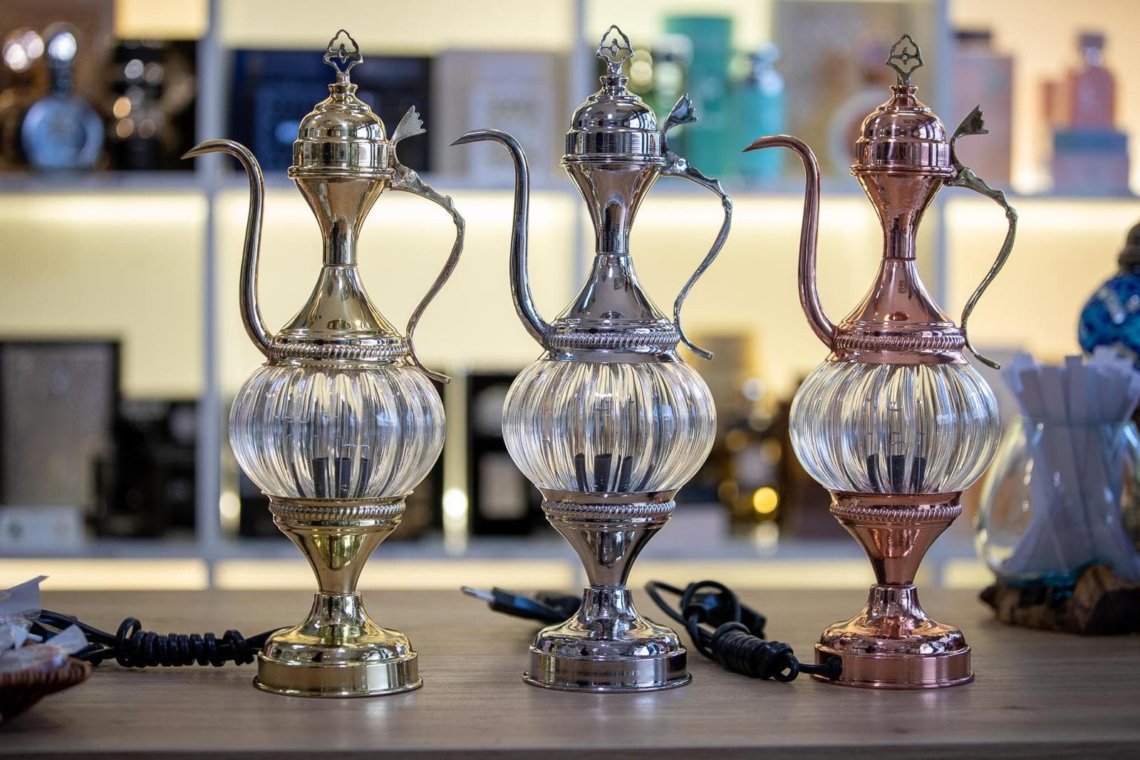 Mihrimah Serisi: El Yapımı Dekoratif Cam Lamba Gold - alternate view