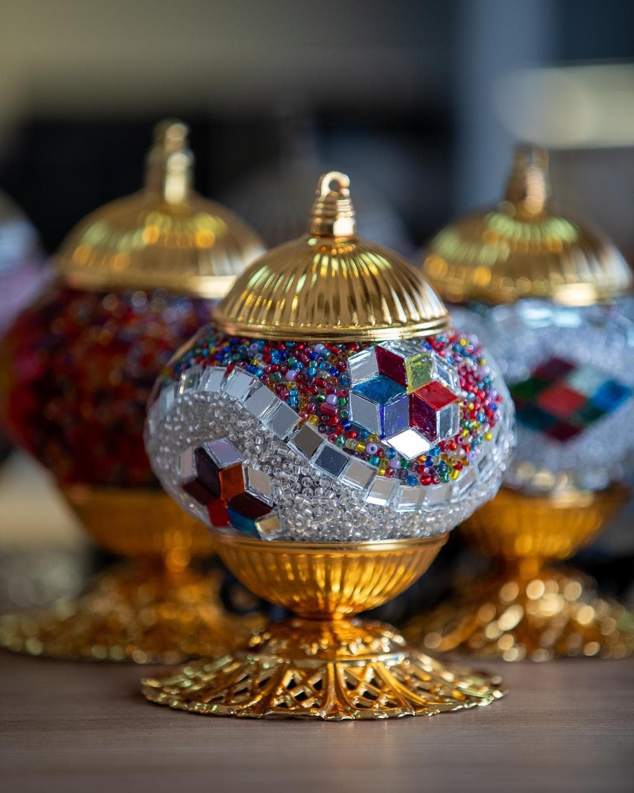 Firuze El Yapımı Mozaik Lamba - Gold Kaideli Çok Renkli Küp Desenli