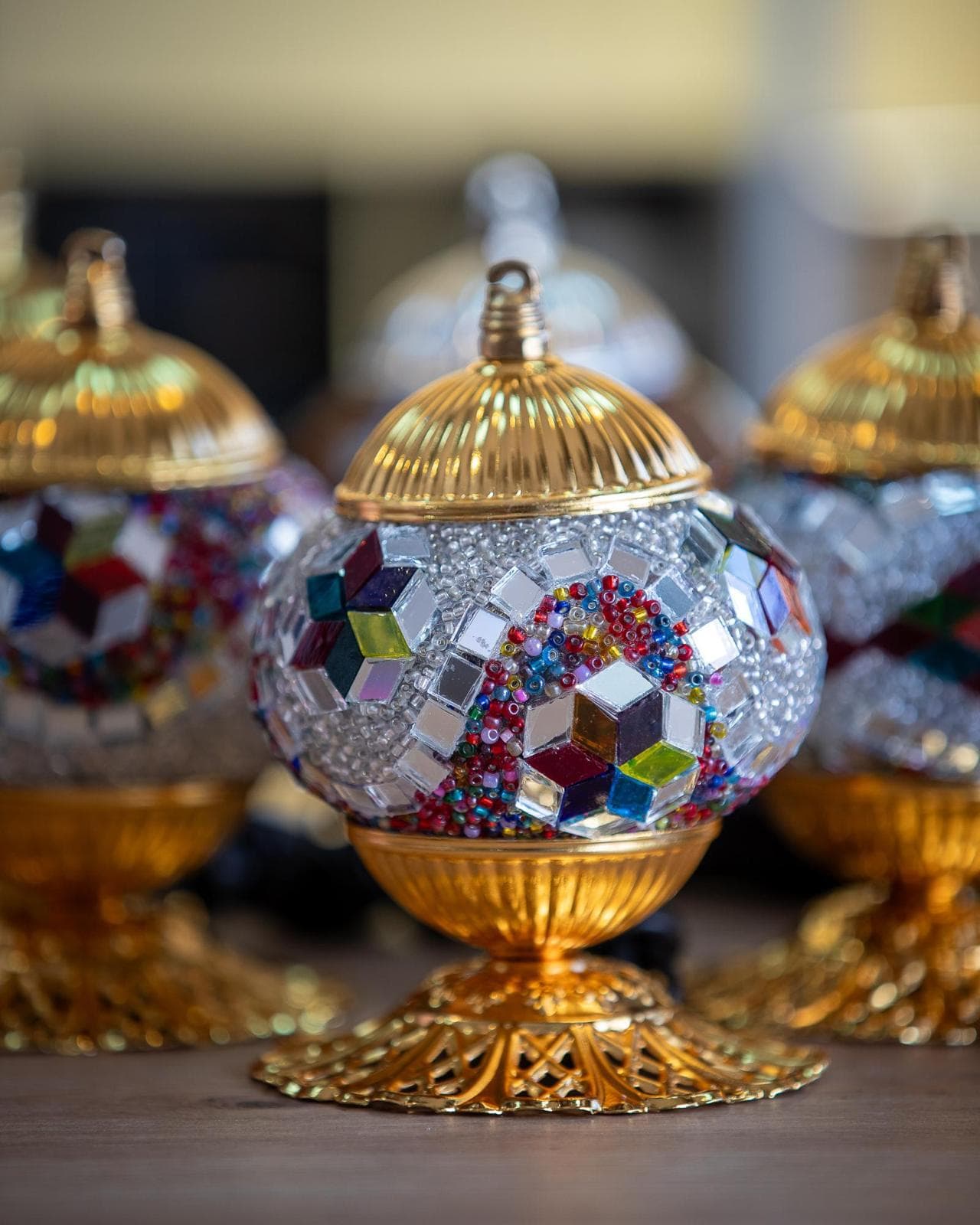 Firuze El Yapımı Mozaik Lamba - Gold Kaideli Çok Renkli Küp Desenli - alternate view