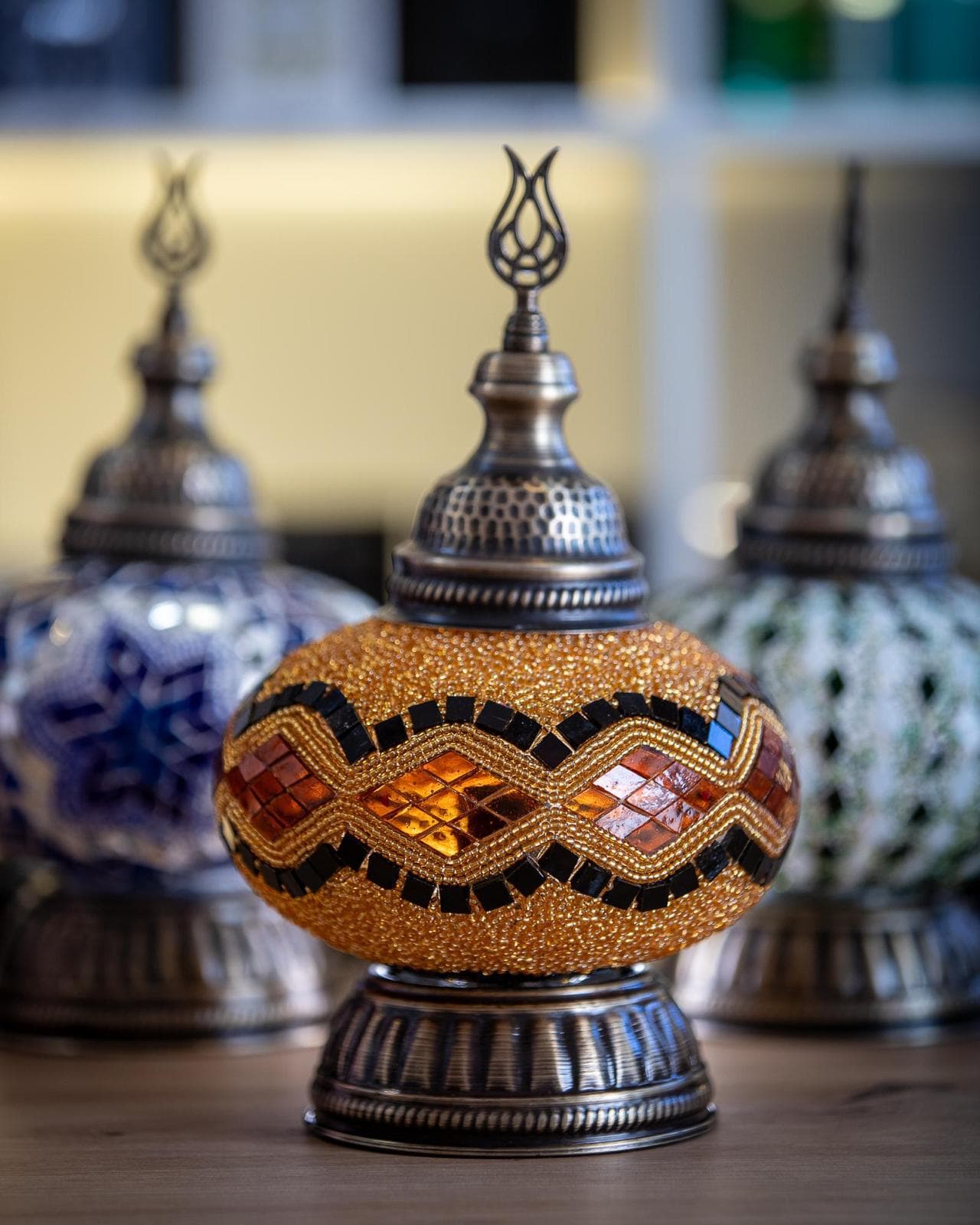 Firuze El Yapımı Mozaik Lamba - Altın Kehribar ve Siyah Motif - alternate view